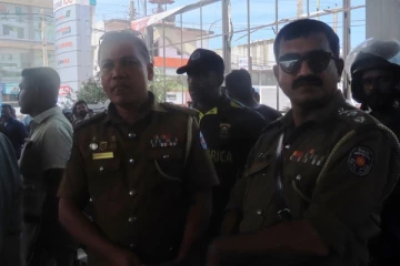 சட்டவிரோதமாக செயற்பட்ட பிரதம பொலிஸ் அதிகாரி கைது (Photo)