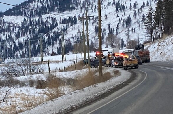 கனடாவில் இடம்பெற்ற கோர விபத்து 4 பேர் பலி | 4 Dead After Crash In B C Interior