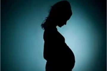 காதலால் நெருக்கம்; 16 வயது சிறுமி கர்ப்பம் - கல்லூரி மாணவனுக்கு வலைவீச்சு!