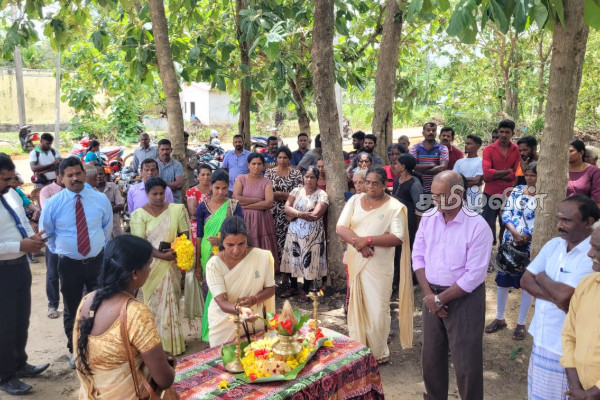 ஜனாதிபதியின் விஷேட நிதியில் சுதந்திரபுர வீதி காபெட் வீதியாக மாற்றும் நடவடிக்கை ஆரம்பம் | Convert Sudharanthapura Road Into A Carpeted Road