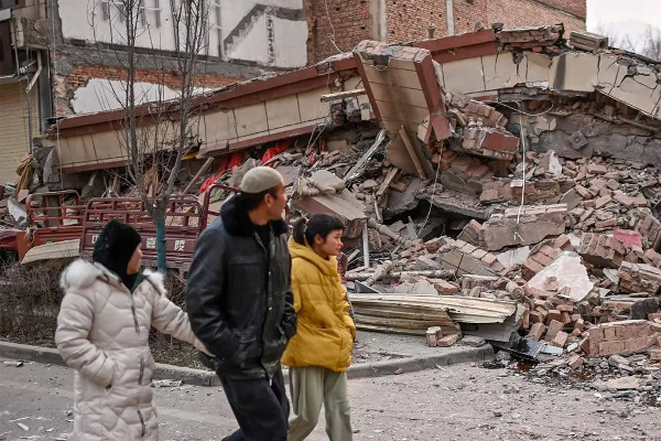 சீனாவில் நிலநடுக்கம் : அதிகரிக்கும் உயிரிழப்புகள் | Earthquake In China Death Toll Rises