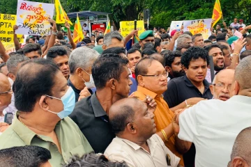 அந்தவழியாக செல்லாதீர்கள்; பொலிஸார் எச்சரிக்கை