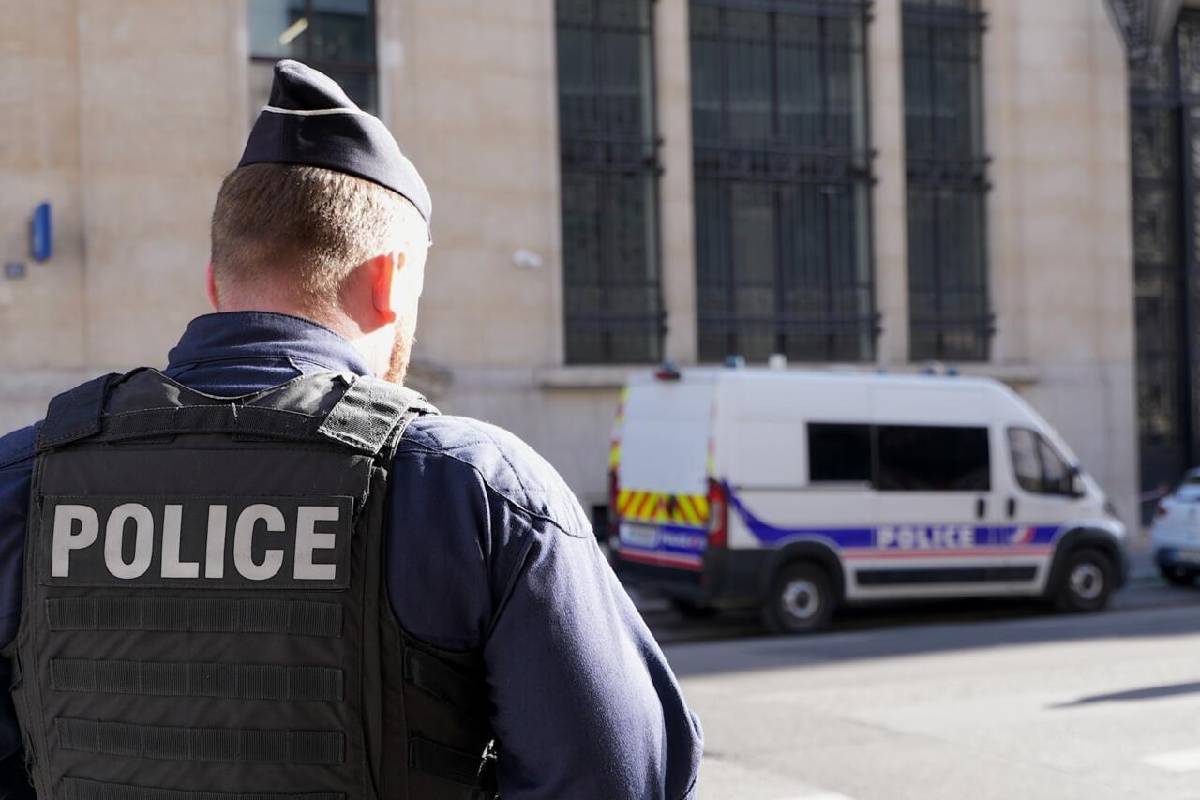 அமெரிக்க வங்கி மீது தாக்குதல் முயற்சி: இருவர் கைது | Attempted Attack On Us Bank Two Arrested அமெரிக்க வங்கி மீது தாக்குதல் முயற்சி: இருவர் கைது | Attempted Attack On Us Bank Two Arrested