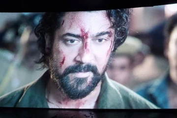 பத்திரிக்கையாளரை கண்டுகொள்ளாத தயாரிப்பாளர்! காசு போட்டு டிக்கெட் வாங்கி கொடுத்த சூர்யா..