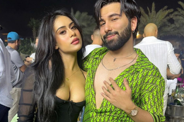 உச்சகட்ட கிளாமரில் படையெடுக்கும் கஜோலின் மகள்..ஆண் நண்பரை கட்டிப்பிடித்த போட்டோ வைரல் | Nysa Devgan Hot Photoshoot With Her Boy Friend