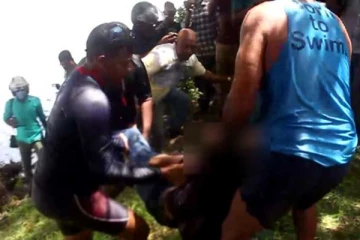 පොලීසිය දැක වැවට පැන්න තරුණයා අතින් හෙළි වූ අභිරහස  ..(VIDEO)