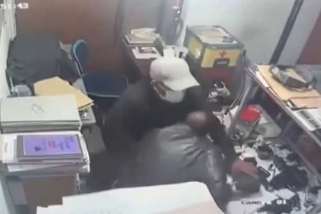 பட்டபகலில் 60 இலட்சம் ரூபாய் மதிப்புள்ள மாணிக்கங்கள் கொள்ளை ; CCTVயில் பதிவு