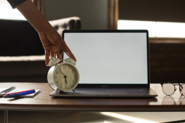 கனடாவில் அறிமுகமாகும் நேர மாற்றம் | Daylight Saving Time Begins Canada