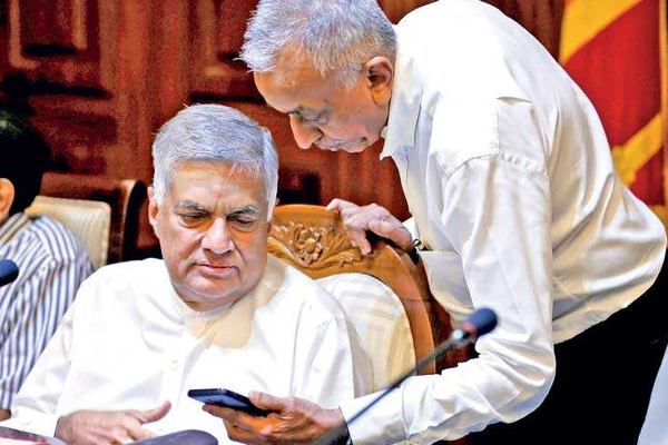 பதவி விலகுமாறு தொலைபேசி அழைப்பு - கிழக்கு மாகாண ஆளுநர் பகிரங்கம்..! | Change In Governor Positions Internal Information