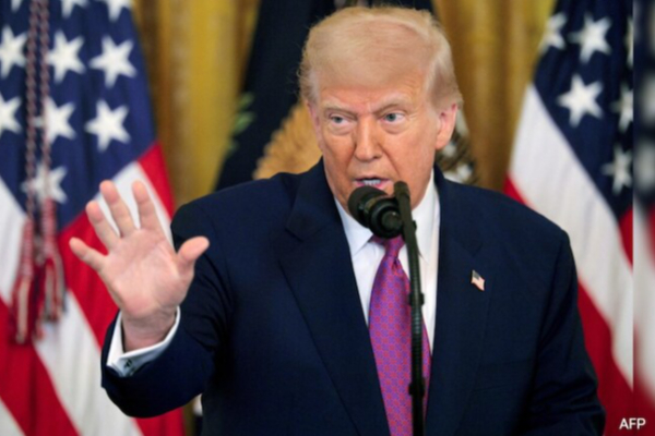 ஈரானை நோக்கி நகரும் அமெரிக்க போர் கப்பல்கள் - டிரம்ப் சொன்னது என்ன? | Trump Says Watching Iran Sends Massive Naval Fleet ஈரானை நோக்கி நகரும் அமெரிக்க போர் கப்பல்கள் - டிரம்ப் சொன்னது என்ன? | Trump Says Watching Iran Sends Massive Naval Fleet