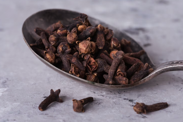 சரும அழகிற்கு கராம்பு எண்ணெய் முகத்தில் தடவலாமா? தோல் நிபுணர் விளக்கம் | Can Apply Clove Oil On Face For Skin Beauty சரும அழகிற்கு கராம்பு எண்ணெய் முகத்தில் தடவலாமா? தோல் நிபுணர் விளக்கம் | Can Apply Clove Oil On Face For Skin Beauty