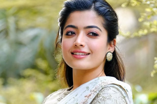 ஹீரோக்களுக்கு டஃப் கொடுக்கும் வகையில் சம்பளத்தை உயர்த்திய ராஷ்மிகா.. வியப்பில் ரசிகர்கள் | Rashmika Mandanna Salary Details