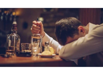 350 மில்லி விஸ்கி குடித்தவர் உயிரிழப்பு..பிறந்தநாள் பார்ட்டியில் நேர்ந்த சம்பவம் -பகீர் பின்னணி!