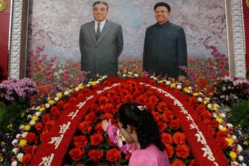 தோட்டத்தில் பூக்கள் பூக்கவில்லை;  கடும் கோபத்தில் வடகொரிய அதிபர் கிம் செய்த செயல்!