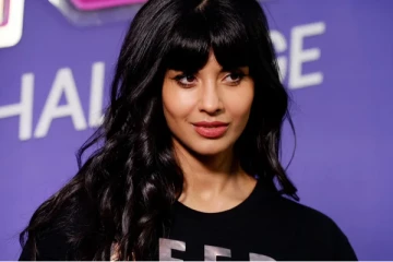 எலான் மஸ்க் வாங்கியதால் டுவிட்டரை விட்டு வெளியேறிய நடிகை!