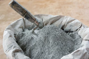 ඉදිකිරීම් ක්ෂේත්‍රය බරපතළ අර්බුදයක - සිමෙන්ති කොට්ටයක මිලත් අහස උසට යයි