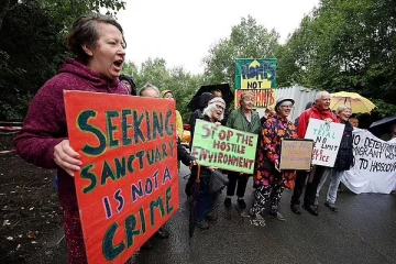 பெண் புலம்பெயர்ந்தோருக்காக பிரித்தானிய உள்துறைச் செயலர் எடுக்கவிருக்கும் நடவடிக்கை: உருவாகியுள்ள எதிர்ப்பு