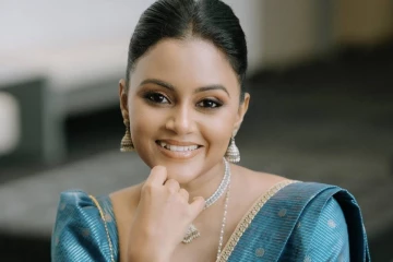 කවුරුත් ආදරේ කරන පට්ටි ගෙදර නෝනගේ ලස්සන