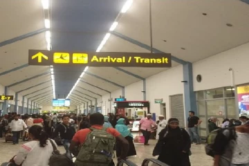 கட்டுநாயக்க விமான நிலையத்தில் இந்தியர்கள் இருவர் கைது