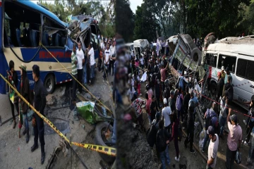 வெளிநாடொன்றில் ஓடிக்கொண்டிருந்த பயணிகள் பேருந்தில் குண்டுவெடிப்பு : பலர் பலி