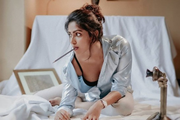 பெரிய மைனாவுக்கு ஆசைப்பட்டு சின்ன மைனாவை தூக்கிய பிக்பாஸ்.. தானா வலையில சிக்குதே.. | Bigg Boss Team Has Spread A Net For The Big Maina