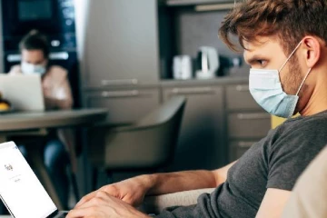 வீட்டிலிருந்து பணிபுரிய கூகுள் ஊழியர்களுக்கான அனுமதி அடுத்தாண்டு வரை நீட்டிப்பு