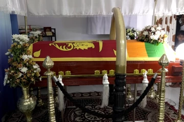 සියලු දෙනාගේ සෝ සුසුම් මැද ඩෝරා යාත්‍රා අනතුරින් දිවි අහිමි වූ නාවික හමුදා නිලධාරියාගේ දේහය නිවසට