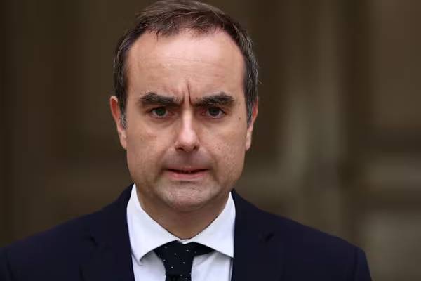பதவியேற்ற ஒரே மாதத்திலேயே பிரான்ஸ் பிரதமர் ராஜினாமா | French Prime Minister One Month After Taking