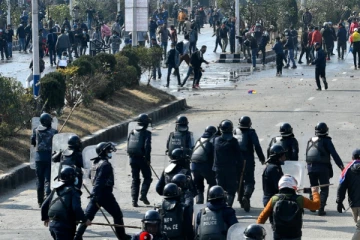 அமெரிக்க நிதிக்கு எதிராக ஆர்ப்பாட்டம்; பொலிஸார் கண்ணீர் புகைப்பிரயோகம்