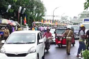 වෙසක් දවසේ තවත් ප්‍රධාන පාරක් අවහිර වෙයි. - (VIDEO)