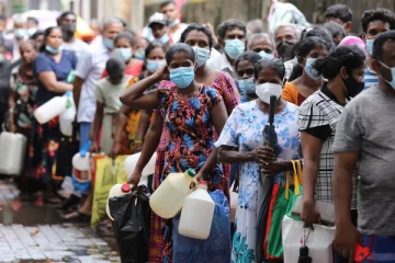 அரசு ஊழியர்களுக்கு சம்பளம் வழங்க பணம் இல்லை - கைவிரிக்கும் இலங்கை..!