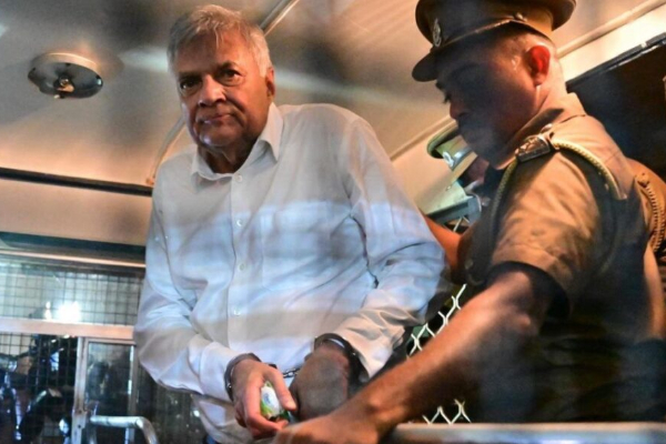 ரணில் நடத்திய நாடகம்.. வைத்தியசாலையில் புத்தகத்துடன் வெளியான புகைப்படத்தால் புதிய சர்ச்சை | Ranil Appeared Court With Book In Hospital