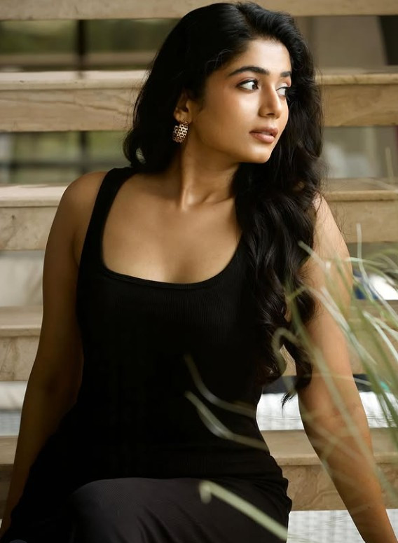 பிக்பாஸில் இருந்து சமீபத்தில் வெளியேறிய வியானாவின் அழகிய போட்டோஸ் 4 Gallery