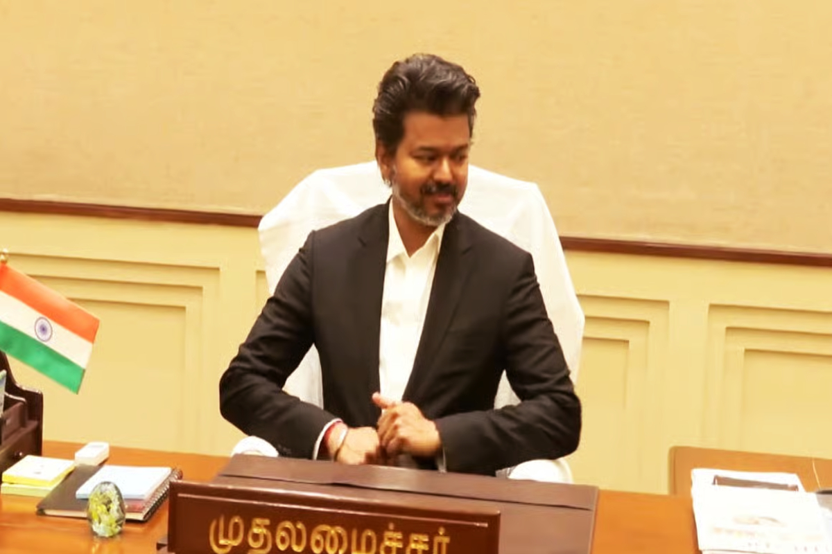 52 வயதிலும் மரதான் போட்டியில் உட்சாகமாக ஓடிய CM விஜய் - காணொளி வைரல் | Cm Vijay Runs In Marina Marathon Video Goes Viral