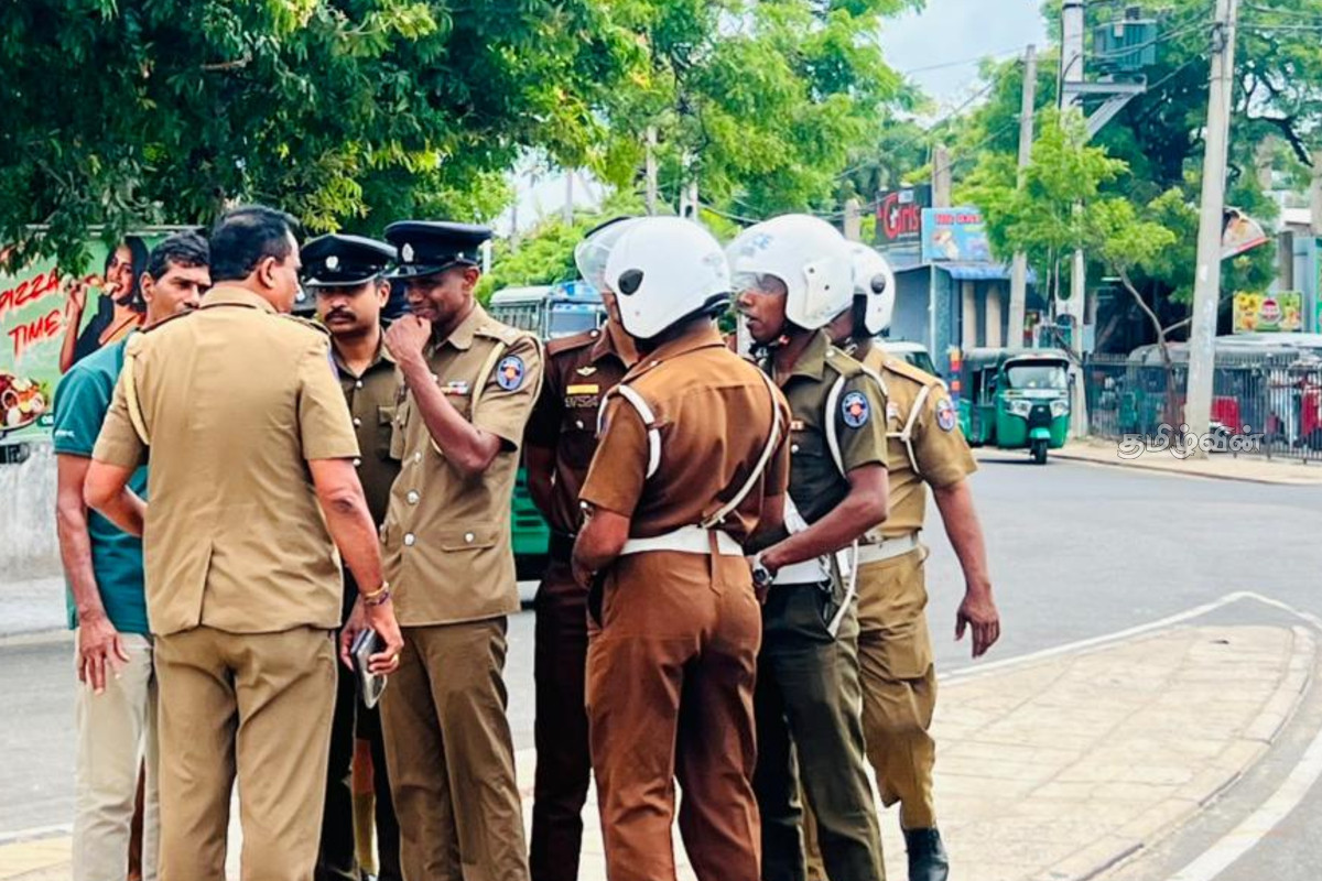 பாடகர் சங்கீத்சன் விடுதலைக்காக போராடும் தமிழர்கள் - பதாகையால் மன்னாரில் எழுந்த சர்ச்சை | Protest In Mannar For The Release Of Sangeetsan பாடகர் சங்கீத்சன் விடுதலைக்காக போராடும் தமிழர்கள் - பதாகையால் மன்னாரில் எழுந்த சர்ச்சை | Protest In Mannar For The Release Of Sangeetsan