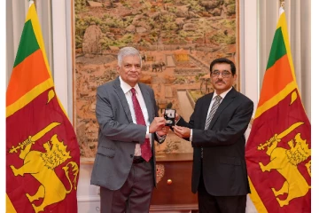 75 ஆவது சுதந்திர தினம்; நினைவு முத்திரை மற்றும் நாணயம் ஜனாதிபதியிடம் கையளிப்பு!(Photos)