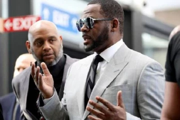 சிறுமிகளுக்கு பாலியல் வன்கொடுமை - பிரபல பாப் பாடகருக்கு சிறை!