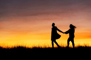 கல்வியை மறைத்த காதல் - 10 ஆம் வகுப்பு மாணவனுடன் 26 வயது ஆசிரியை ஒட்டம்