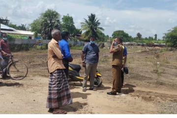 அரச காணி ஒன்றில் கட்டடம் அமைக்க முற்பட்டமையினால் ஏற்பட்ட குழப்பம் (Photos)