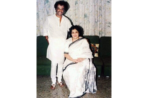 ஜெயிலர் படத்தில் ரஜினியின் மனைவி நடிக்கிறாரா.. வெளிவந்த டீசரில் வந்த காட்சி | Latha Rajinikanth Is Acting In Jailer Movie ஜெயிலர் படத்தில் ரஜினியின் மனைவி நடிக்கிறாரா.. வெளிவந்த டீசரில் வந்த காட்சி | Latha Rajinikanth Is Acting In Jailer Movie