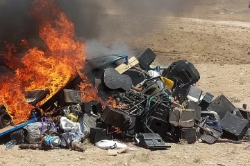 இசைக்கருவிகளை தீயிட்ட தாலிபான்கள்!