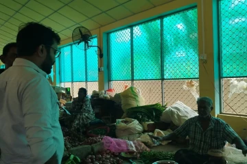 எம்பி இளங்குமரன் - பருத்தித்துறை வியாபாரிகள் கடும் வாத பிரதிவாதம்