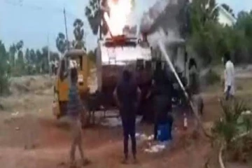 யாழில் நின்றுகொண்டிருந்த வாகனம் திடீரென எரிந்ததால் பரபரப்பு