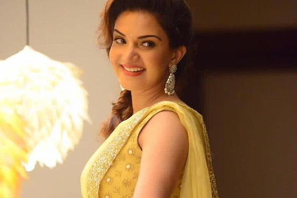 உடல் அமைப்பை வைத்து அந்த மாதிரி பேசுகிறார்கள்.. பாலையா பட நடிகை வருத்தம் | Honey Rose Open Up Cricticims