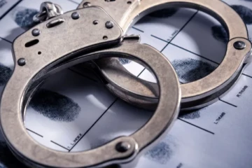 வெளிநாட்டிலிருந்து வந்த இந்தியர் இலங்கையில் கைது