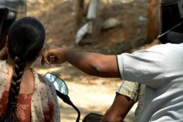 யாழில் பட்டப்பகலில் துணிகரம் - மாணவியின் தங்கச் சங்கிலி அறுப்பு