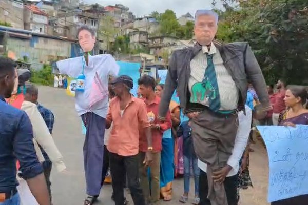 எதிர்க்கட்சியினரை எதிர்த்து சவப்பெட்டி ஏந்தி பெருந்தோட்டத் தொழிலாளர்கள் போராட்டம் | Plantation Workers Protest Carrying Coffins எதிர்க்கட்சியினரை எதிர்த்து சவப்பெட்டி ஏந்தி பெருந்தோட்டத் தொழிலாளர்கள் போராட்டம் | Plantation Workers Protest Carrying Coffins