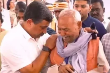 ரயில் பெட்டி தீ விபத்து! கண்கலங்கியபடி தமிழக அமைச்சர் பி.டி.ஆர் -ன் நெகிழ்ச்சி செயல்