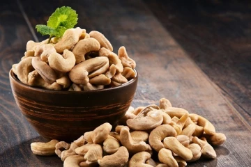 முந்திரி அதிகமாக சாப்பிட்டால் ஏற்படும் பக்கவிளைவுகள் என்ன தெரியுமா? ஜாக்கிரதையா இருங்க