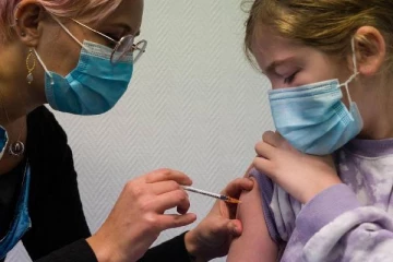 வெளிநாடுகளில் மருத்துவமனைகளில் அனுமதிக்கப்படும் சிறார்கள்: சுவிஸ் நிபுணர்கள் எச்சரிக்கை